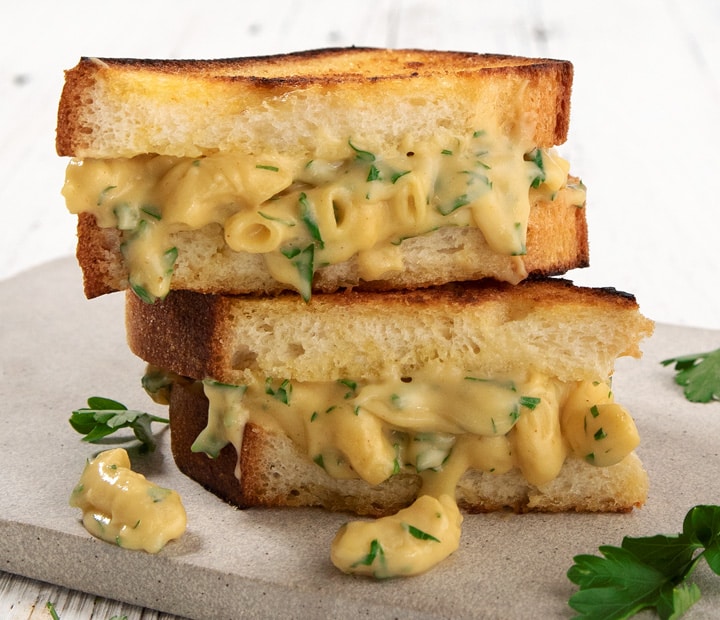 Vegan-easy Mac & Cheesy Toastie